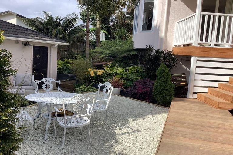 Photo of property in 1/2 Heathcote Road, Castor Bay, Auckland, 0620