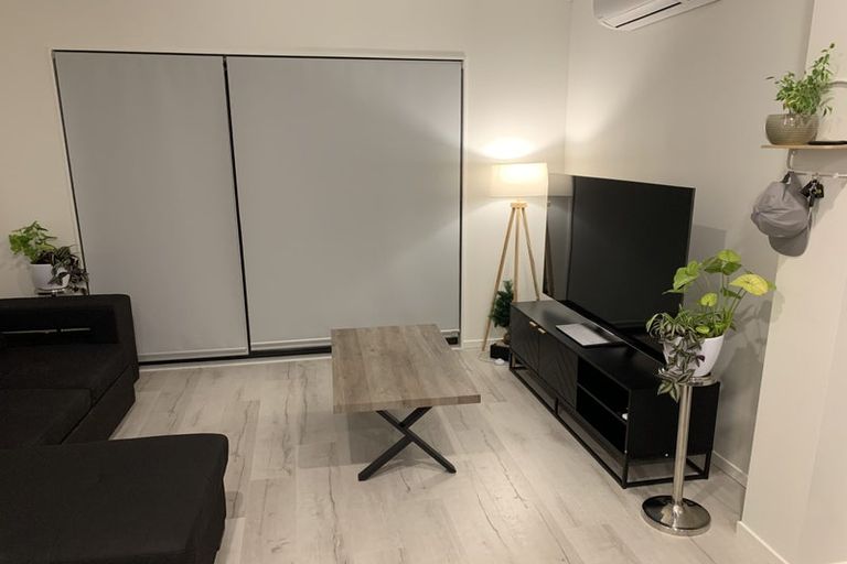 Photo of property in 1/21 Newham Place, Henderson, Auckland, 0612