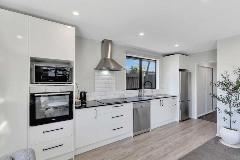 Photo of property in 4/30 Northcote Road, Northcote, Christchurch, 8052