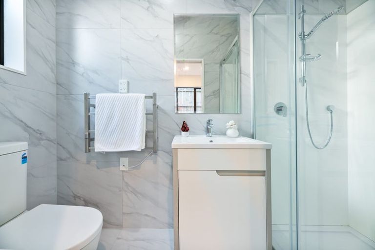 Photo of property in 15b Ranch Avenue, Beach Haven, Auckland, 0626