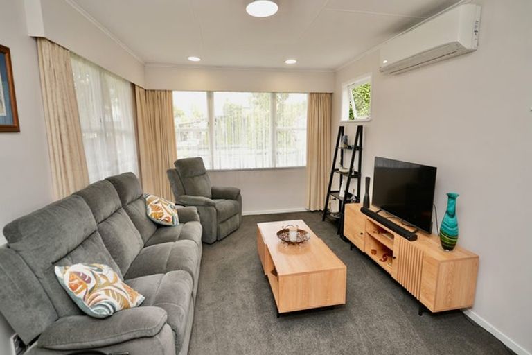 Photo of property in 112 Ruamahanga Crescent, Terrace End, Palmerston North, 4410