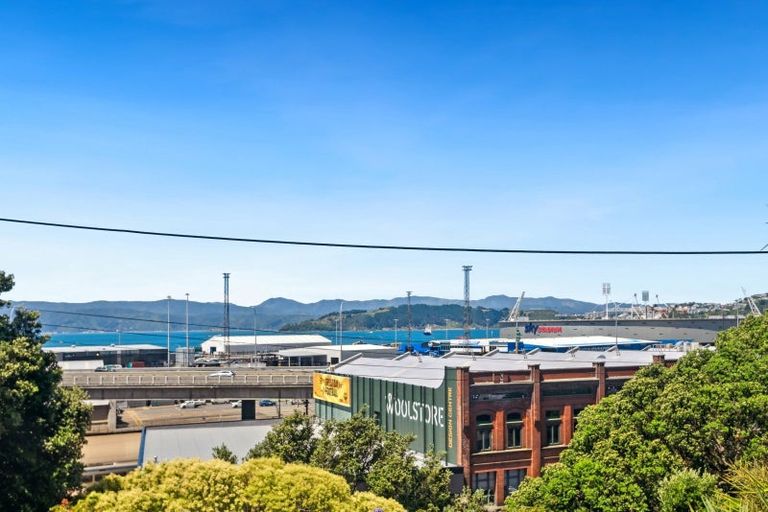 Photo of property in 11a Stowe Hill, Thorndon, Wellington, 6011