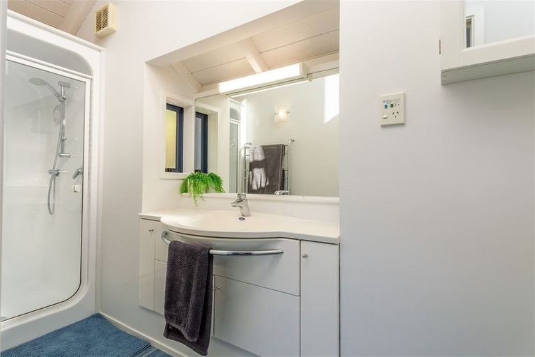 Photo of property in 1 Radiata Lane, Chatswood, Auckland, 0626