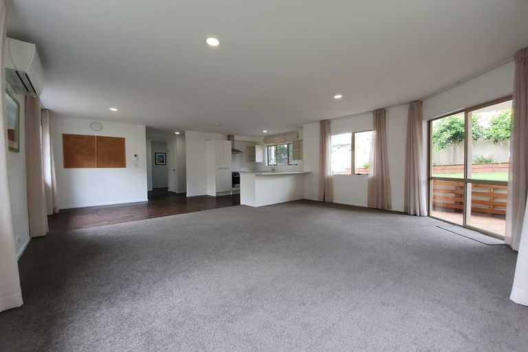 Photo of property in 8a Aplin Place, Birkdale, Auckland, 0626