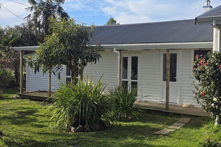 Photo of property in 678 Abel Tasman Drive, Clifton, Takaka, 7183