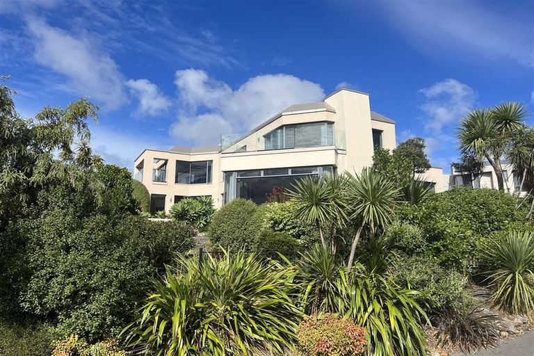 Photo of property in 6 Inverness Lane, Redcliffs, Christchurch, 8081