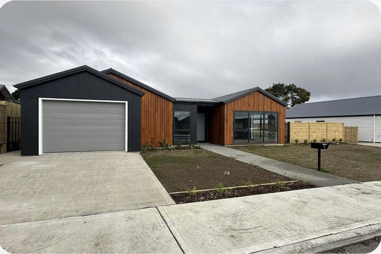 Photo of property in 3 Rotoiti Place, Paraparaumu, 5032