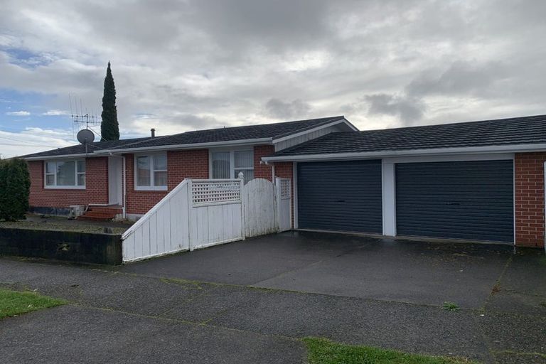 Photo of property in 12 Bartholomew Road, Levin, 5510