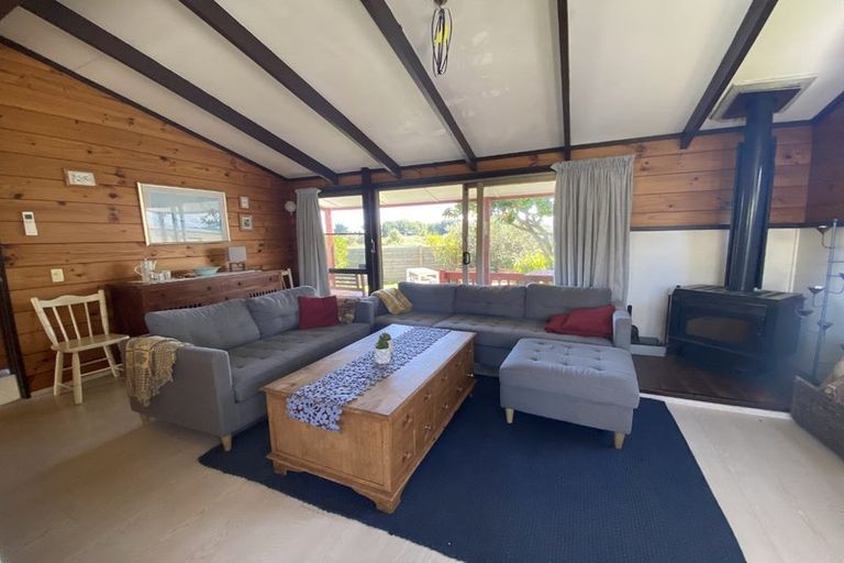 Photo of property in 1 Makora Road, Otaihanga, Paraparaumu, 5036