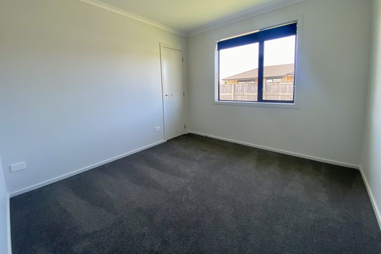 Photo of property in 16 Austin Reid Avenue, Carterton, 5713