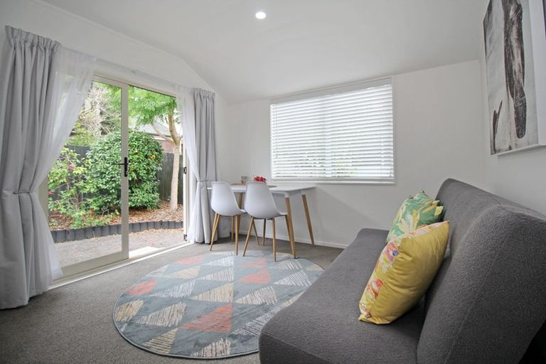 Photo of property in 2 Harbour Lights Close, West Harbour, Auckland, 0618