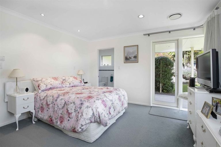 Photo of property in 114g Sandspit Road, Waiuku, 2123