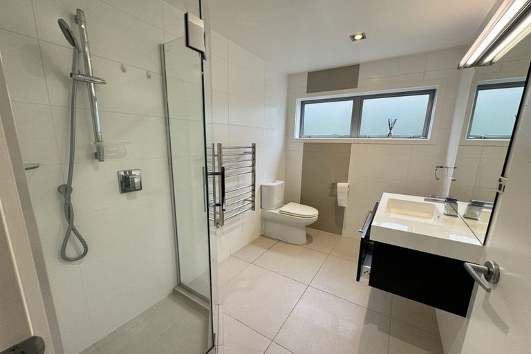 Photo of property in 2/6 Sandford Street, Campbells Bay, Auckland, 0630