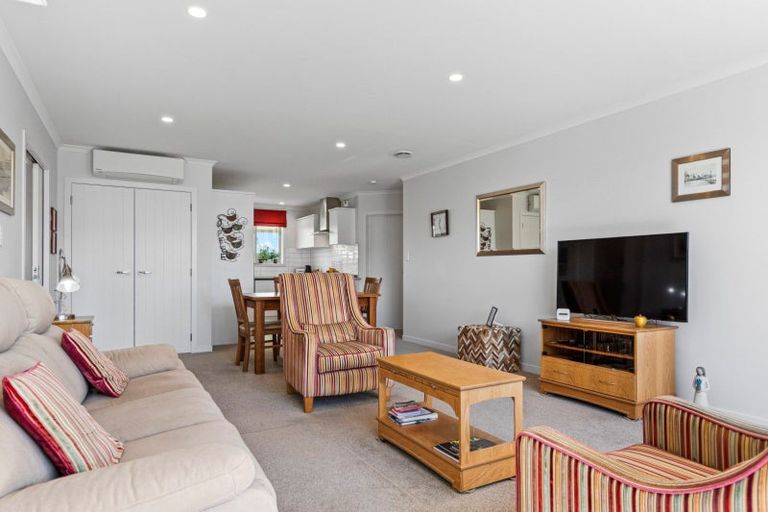 Photo of property in Waterview Estate, 18/4 Greystone Place, Omokoroa, 3114