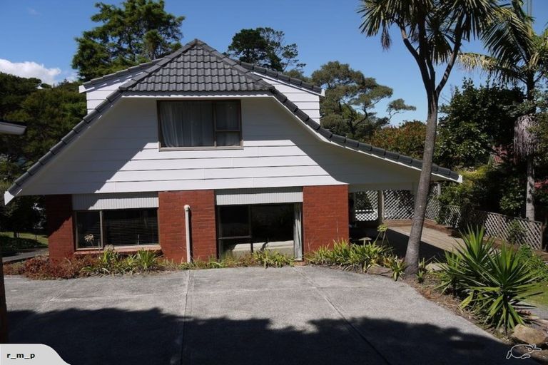 Photo of property in 25 Holyoake Place, Chatswood, Auckland, 0626