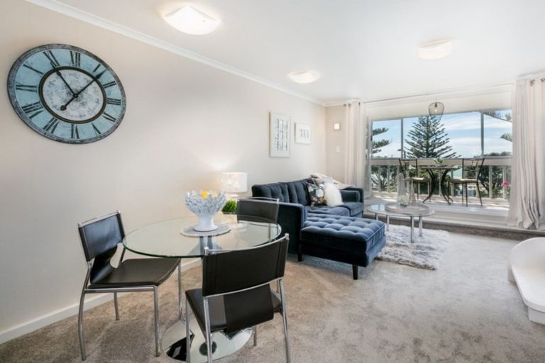 Photo of property in 247 Marine Parade, Napier South, Napier, 4110