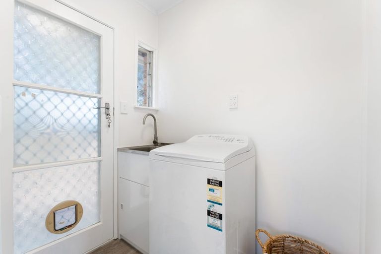 Photo of property in 2/14 Kapiti Place, Sunnynook, Auckland, 0620