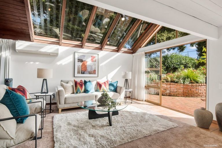 Photo of property in 1/7 Cobblestone Lane, Hillcrest, Auckland, 0627