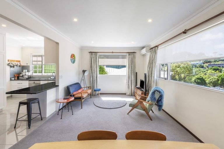 Photo of property in 7 Epping Grove, Karori, Wellington, 6012