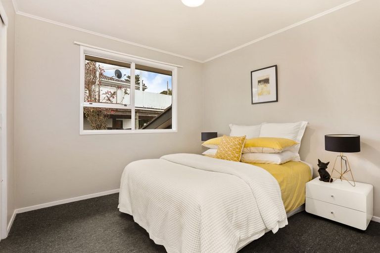 Photo of property in 20 Trias Road, Totara Vale, Auckland, 0629