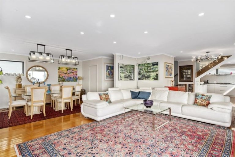 Photo of property in 24 Tiri Road, Milford, Auckland, 0620