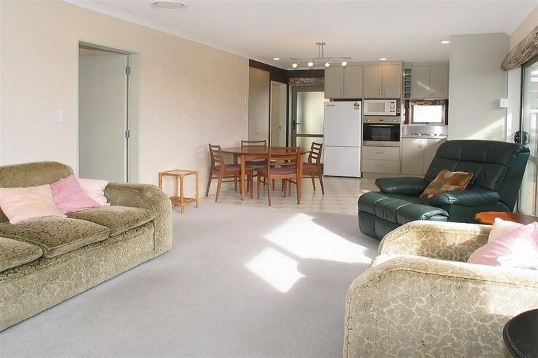 Photo of property in 46a Baylands Drive, Newlands, Wellington, 6037