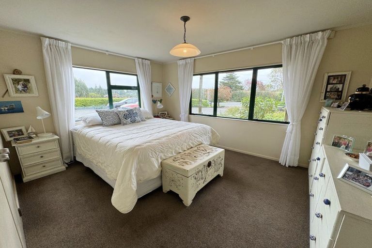 Photo of property in 389 Tararua Road, Levin, 5571
