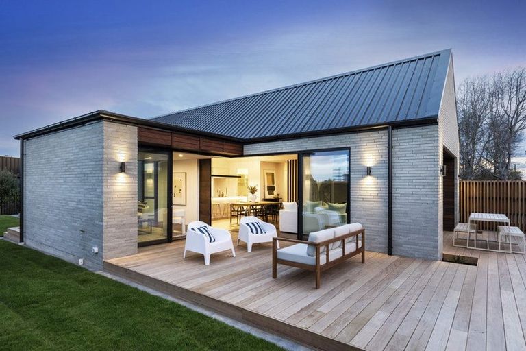 Photo of property in 160 Gardiners Road, Harewood, Christchurch, 8051