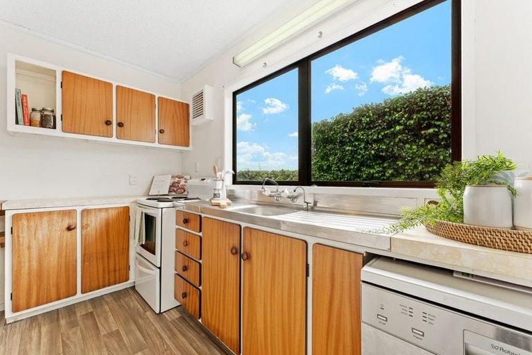 Photo of property in 19 Tindalls Bay Road, Tindalls Beach, Whangaparaoa, 0930