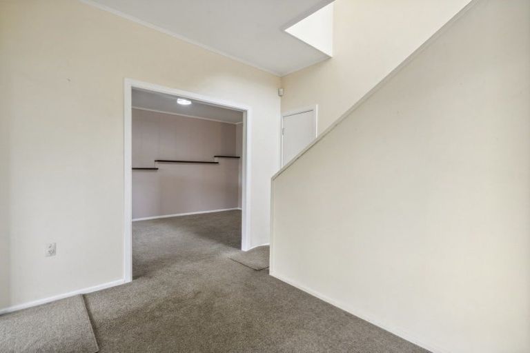 Photo of property in 3 Kahikatea Grove, Paparangi, Wellington, 6037