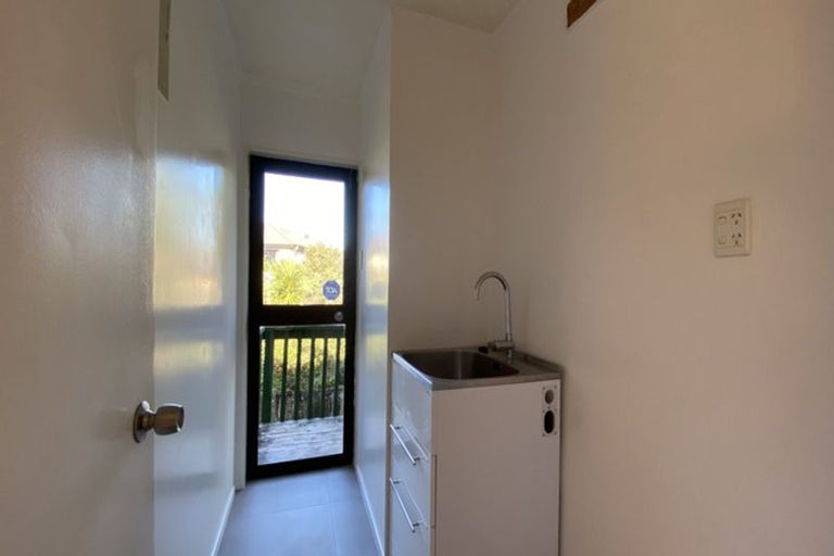 Photo of property in 4/390 West Coast Road, Glen Eden, Auckland, 0602