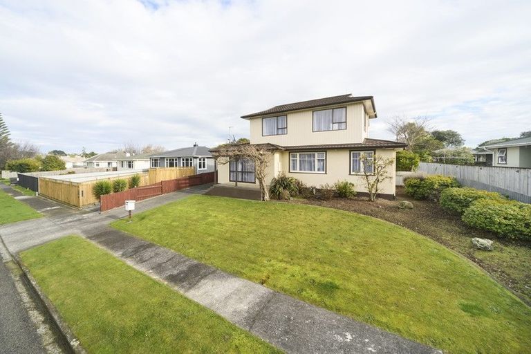 Photo of property in 27 Galway Avenue, Hokowhitu, Palmerston North, 4410