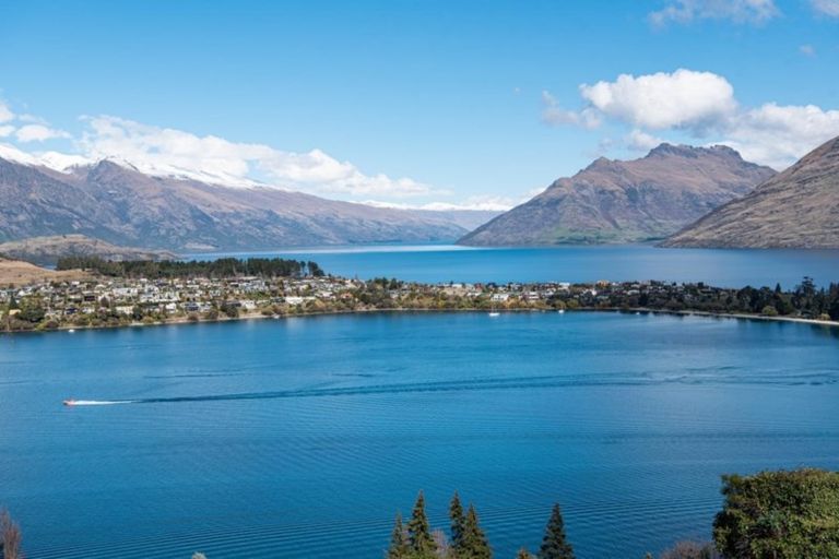 Photo of property in 8 Peregrine Place, Queenstown, 9300