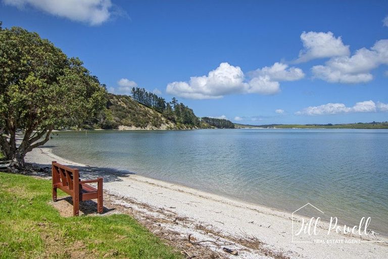 Photo of property in 36 Kilbraugh Street, Whakapirau, Maungaturoto, 0583