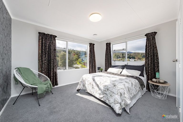 Photo of property in 118 Norana Road, Timberlea, Upper Hutt, 5018