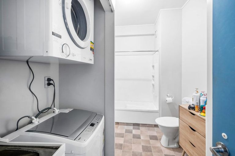 Photo of property in 17 Kent Terrace - Kent Apartments, 5c/16 Kent Terrace, Mount Victoria, Wellington, 6011