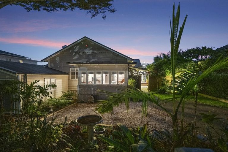 Photo of property in 1 Brett Avenue, Takapuna, Auckland, 0622