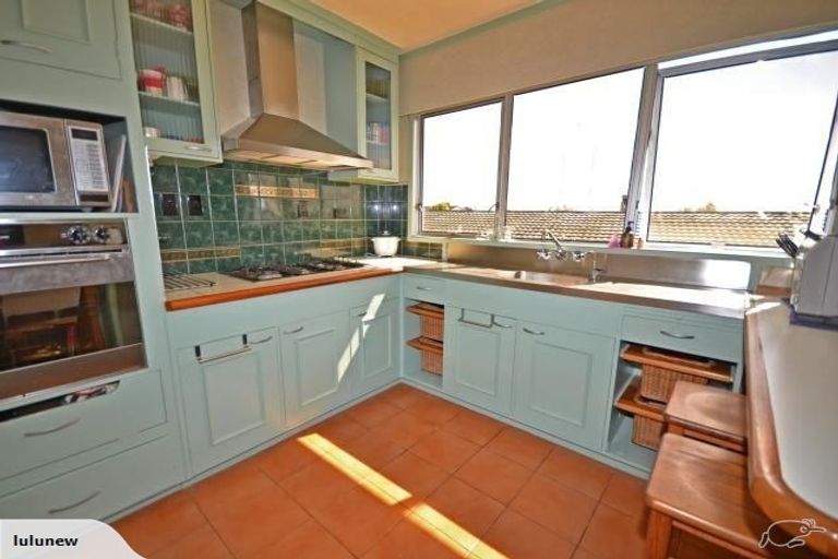 Photo of property in 18 Rosewarne Crescent, Glendene, Auckland, 0602