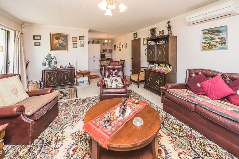 Photo of property in 16 Oaklea Avenue, Marton, 4710