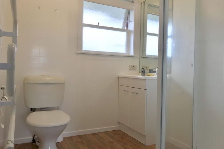 Photo of property in 3/6 Corrella Road, Belmont, Auckland, 0622