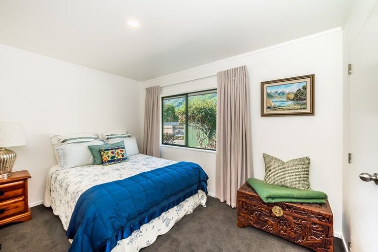 Photo of property in 7 Balmerino Grove, Waikanae, 5036