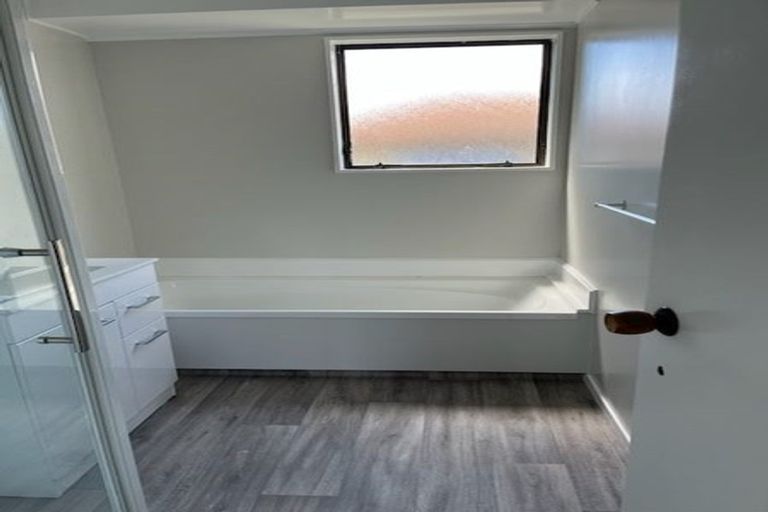 Photo of property in 1/30 Borich Road, Sunnyvale, Auckland, 0612