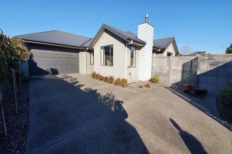 Photo of property in 29 Papaumu Green, Parklands, Christchurch, 8083