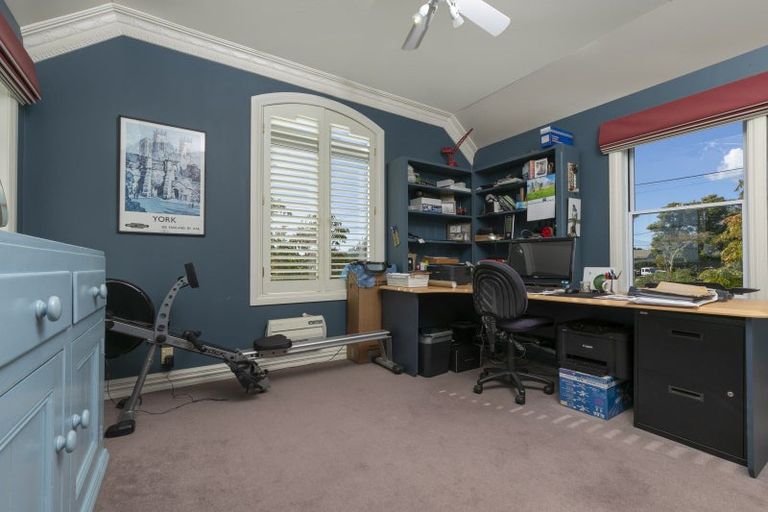 Photo of property in 43 Stanley Point Road, Stanley Point, Auckland, 0624