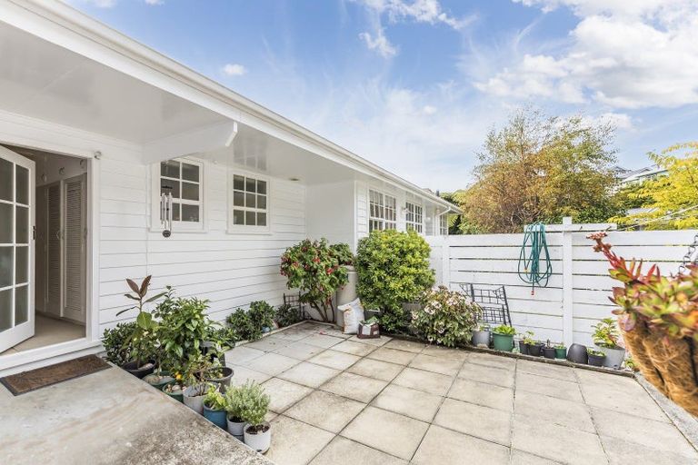 Photo of property in 5 Ridd Crescent, Karori, Wellington, 6012