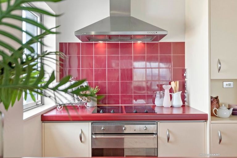 Photo of property in Montreaux Apartments, 10d/164 The Terrace, Wellington Central, Wellington, 6011