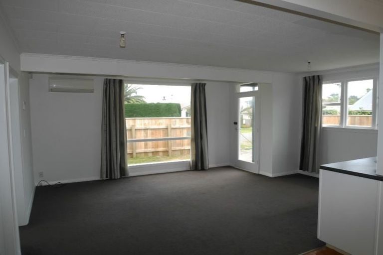 Photo of property in 17 Hemara Street, Waikanae Beach, Waikanae, 5036