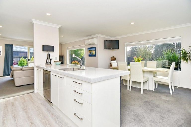 Photo of property in 5 Amoka Crescent, Parklands, Christchurch, 8083