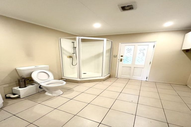 Photo of property in 27 Mirrabooka Avenue, Botany Downs, Auckland, 2010