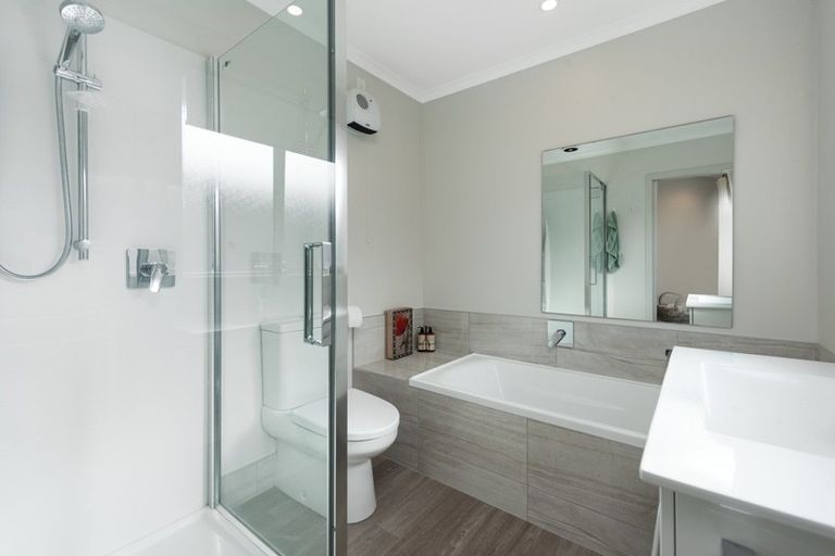 Photo of property in 191 Lakes Boulevard, Pyes Pa, Tauranga, 3112